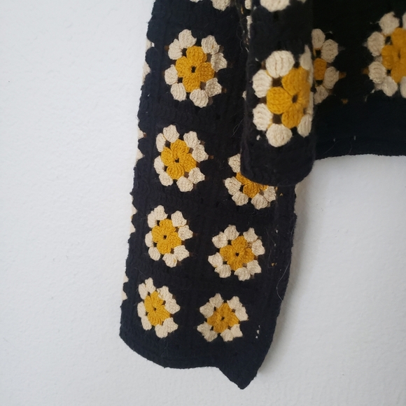 Industry Black and Yellow grannysquare Floral Knit Sweater L - Picture 6 of 9
